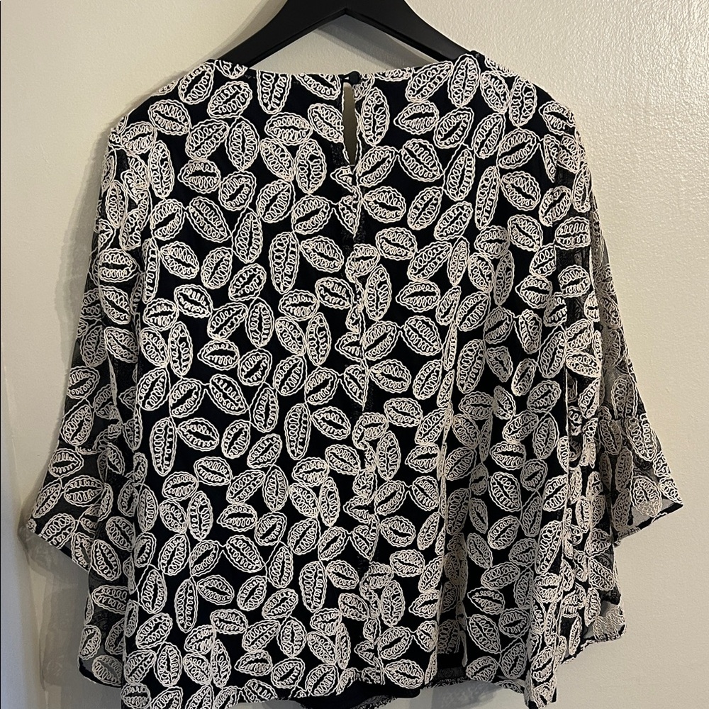 Kasper Monochrome Leaf Pattern Blouse - image 4